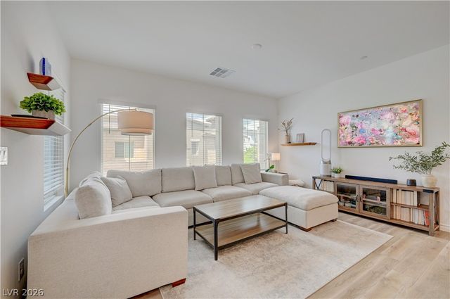 600 North Carriage Hill Drive 2084, Las Vegas, NV 89138