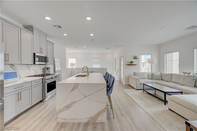 600 North Carriage Hill Drive 2084, Las Vegas, NV 89138