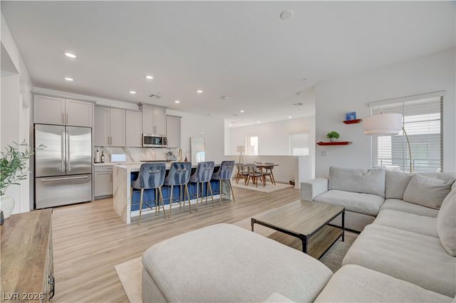 600 North Carriage Hill Drive 2084, Las Vegas, NV 89138