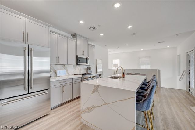 600 North Carriage Hill Drive 2084, Las Vegas, NV 89138