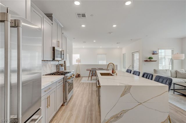 600 North Carriage Hill Drive 2084, Las Vegas, NV 89138