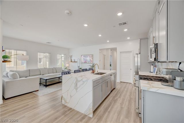 600 North Carriage Hill Drive 2084, Las Vegas, NV 89138