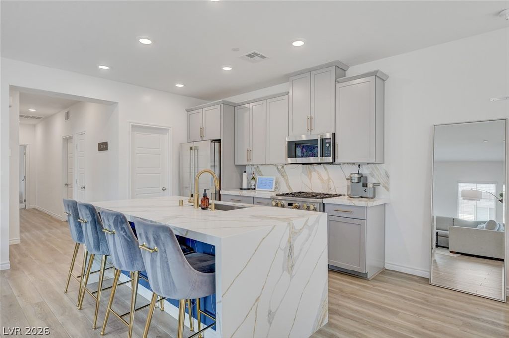 600 North Carriage Hill Drive 2084, Las Vegas, NV 89138