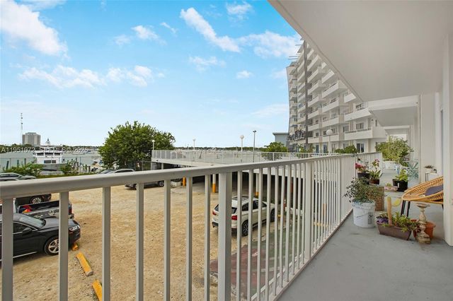 7904 West Dr 102, North Bay Village, FL 33141