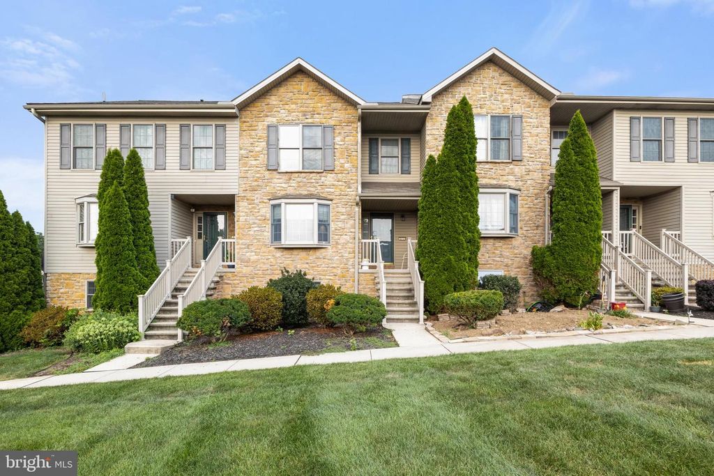 875 WOODRIDGE DR, Middletown, PA 17057