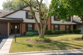 274 Buckingham Court D2, Schaumburg, IL 60193
