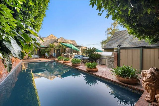 486 HOLLY Street, Laguna Beach, CA 92651