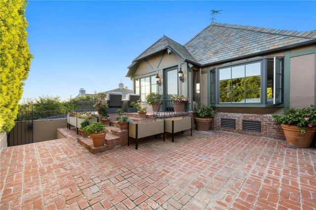 486 HOLLY Street, Laguna Beach, CA 92651