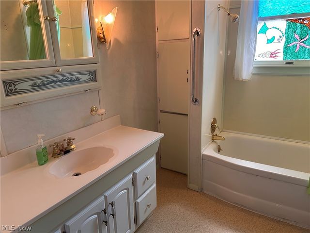 3323 Lake Avenue, Ashtabula, OH 44004