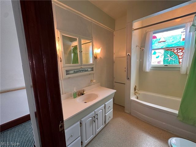 3323 Lake Avenue, Ashtabula, OH 44004