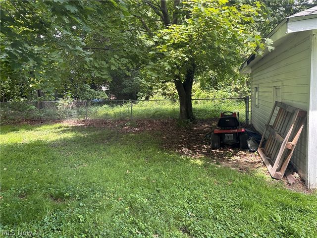 3323 Lake Avenue, Ashtabula, OH 44004