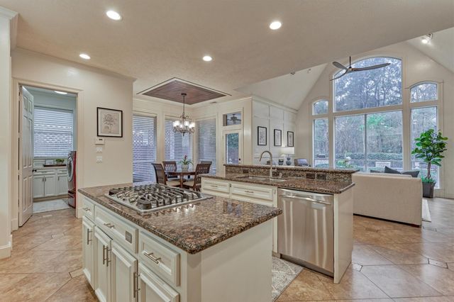 6 Glentrace Circle, The Woodlands, TX 77382