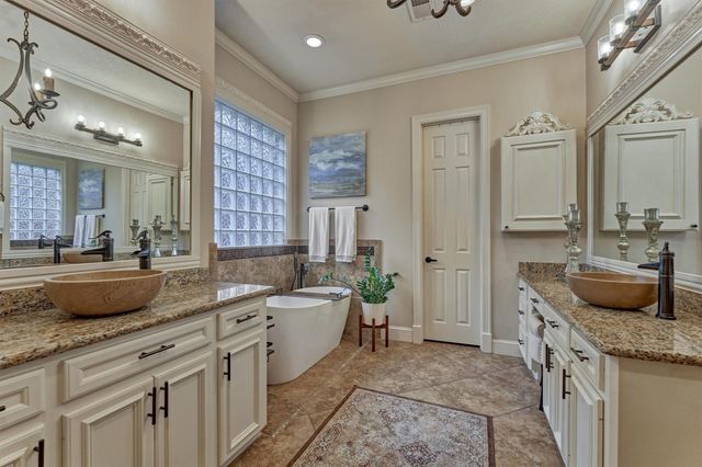 6 Glentrace Circle, The Woodlands, TX 77382