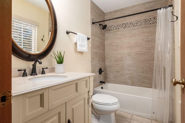 365 Sycamore Woods Lane, Columbus, OH 43230