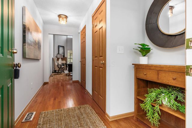 365 Sycamore Woods Lane, Columbus, OH 43230