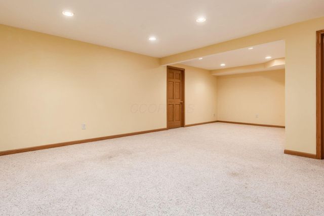 365 Sycamore Woods Lane, Columbus, OH 43230