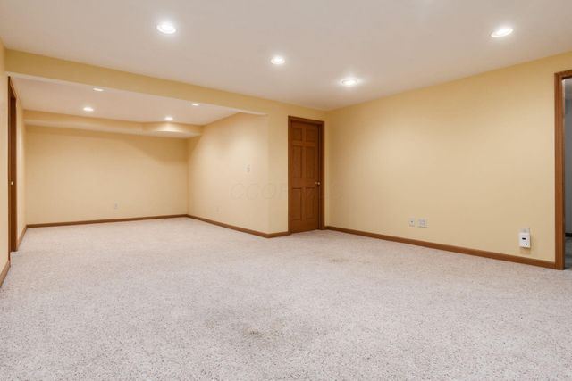 365 Sycamore Woods Lane, Columbus, OH 43230