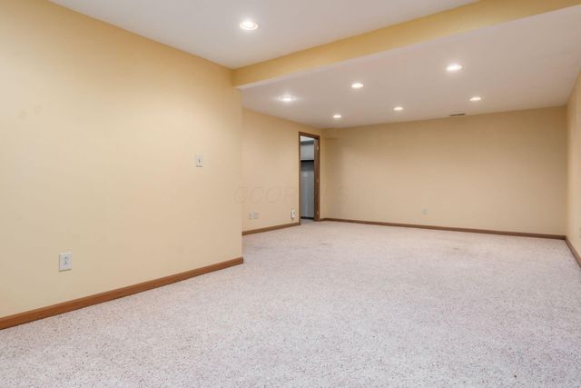 365 Sycamore Woods Lane, Columbus, OH 43230