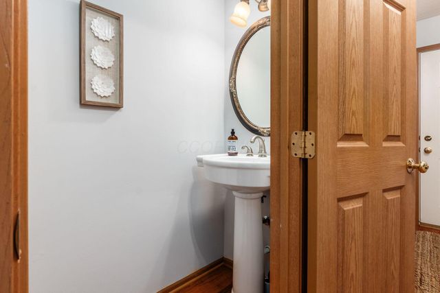 365 Sycamore Woods Lane, Columbus, OH 43230