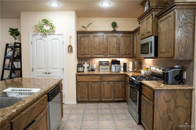 3911 Green Jay Drive, Mission, TX 78572