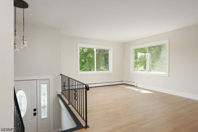 12 Fairway Trl, Sparta Twp., NJ 07871
