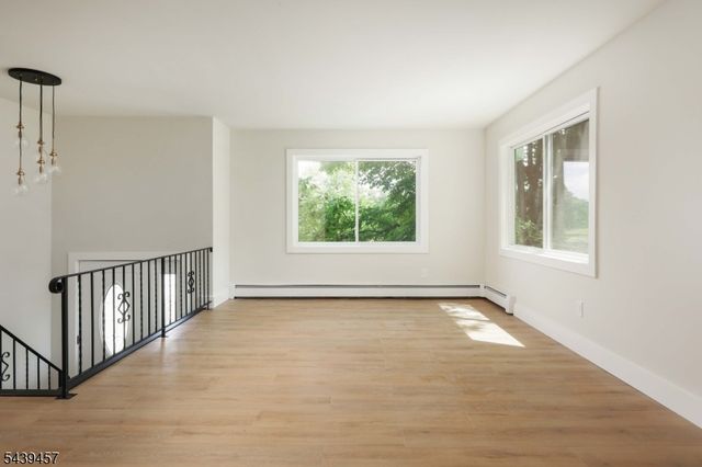 12 Fairway Trl, Sparta Twp., NJ 07871