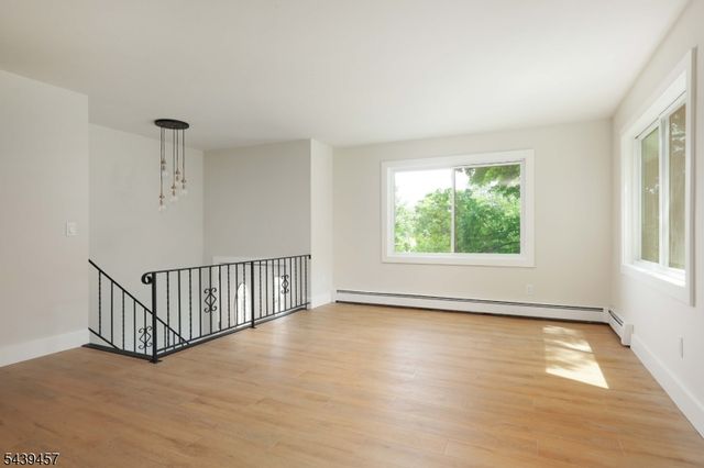 12 Fairway Trl, Sparta Twp., NJ 07871
