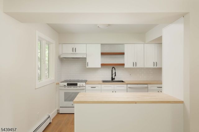 12 Fairway Trl, Sparta Twp., NJ 07871