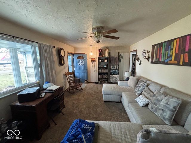 8209 S May Street, Daleville, IN 47334