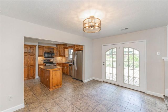 1920 E Mohawk Drive, Olathe, KS 66062