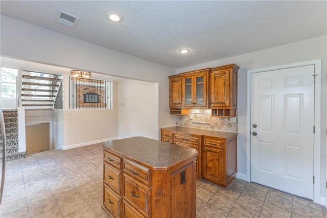 1920 E Mohawk Drive, Olathe, KS 66062