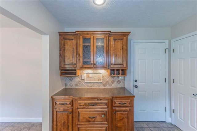 1920 E Mohawk Drive, Olathe, KS 66062