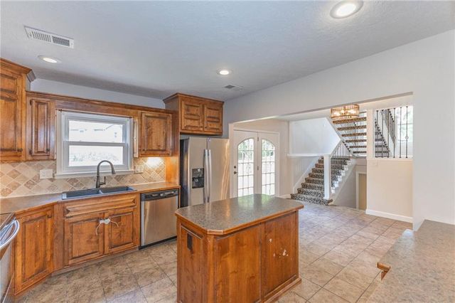 1920 E Mohawk Drive, Olathe, KS 66062