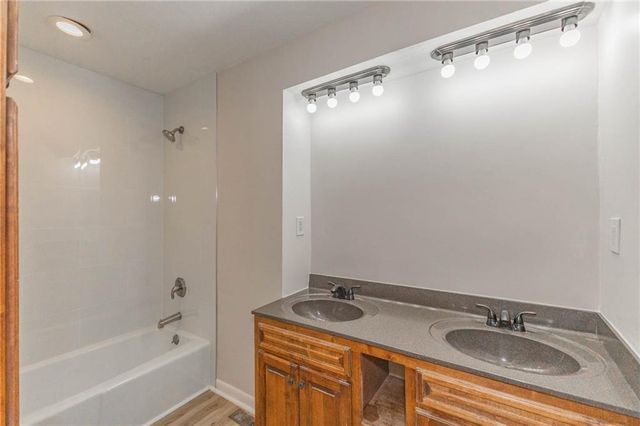 1920 E Mohawk Drive, Olathe, KS 66062