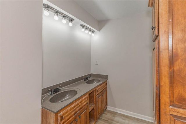 1920 E Mohawk Drive, Olathe, KS 66062