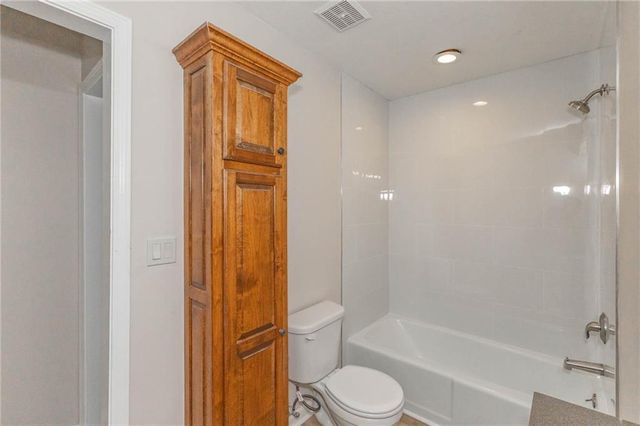 1920 E Mohawk Drive, Olathe, KS 66062