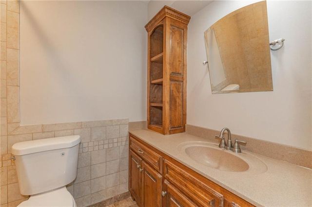 1920 E Mohawk Drive, Olathe, KS 66062