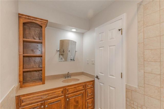 1920 E Mohawk Drive, Olathe, KS 66062