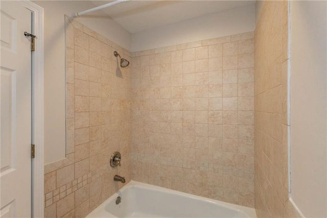 1920 E Mohawk Drive, Olathe, KS 66062