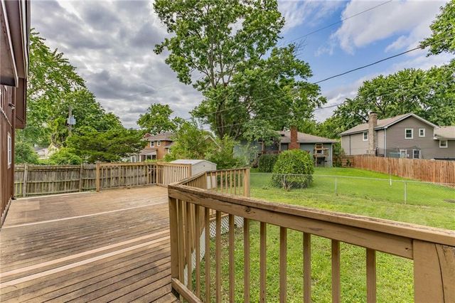 1920 E Mohawk Drive, Olathe, KS 66062