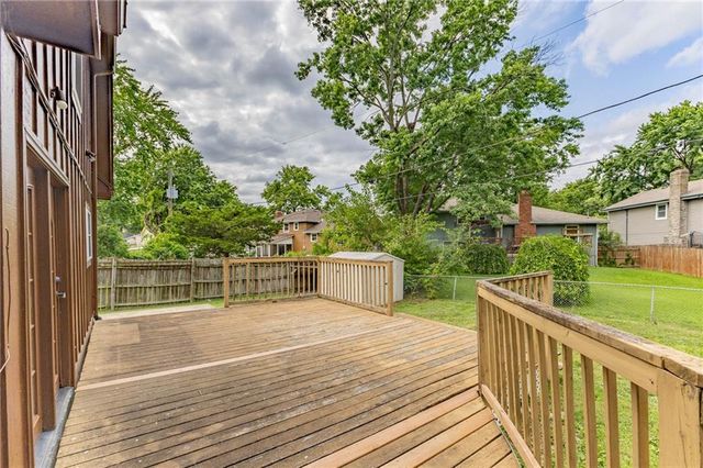 1920 E Mohawk Drive, Olathe, KS 66062