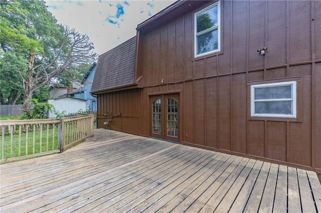 1920 E Mohawk Drive, Olathe, KS 66062