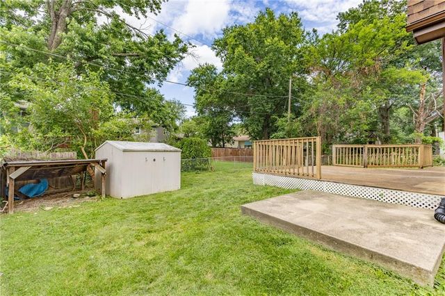 1920 E Mohawk Drive, Olathe, KS 66062