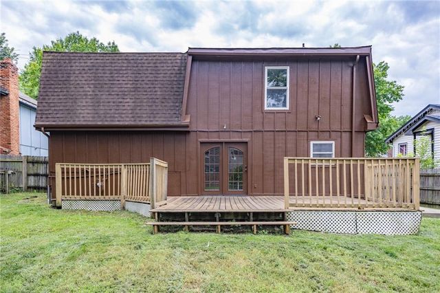 1920 E Mohawk Drive, Olathe, KS 66062