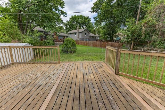 1920 E Mohawk Drive, Olathe, KS 66062