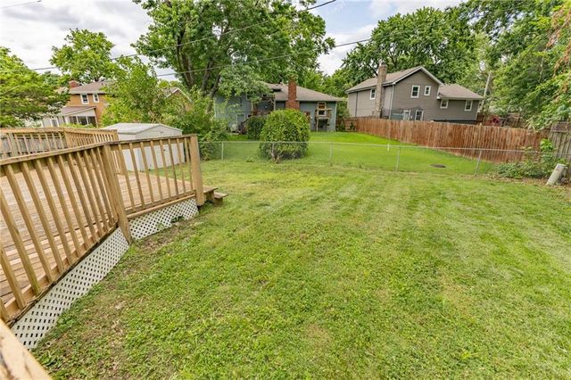 1920 E Mohawk Drive, Olathe, KS 66062