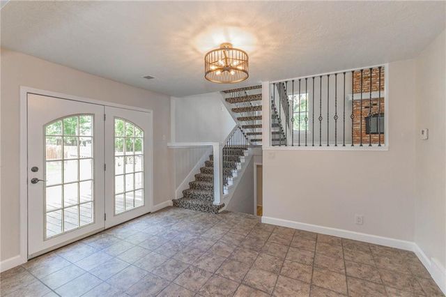 1920 E Mohawk Drive, Olathe, KS 66062