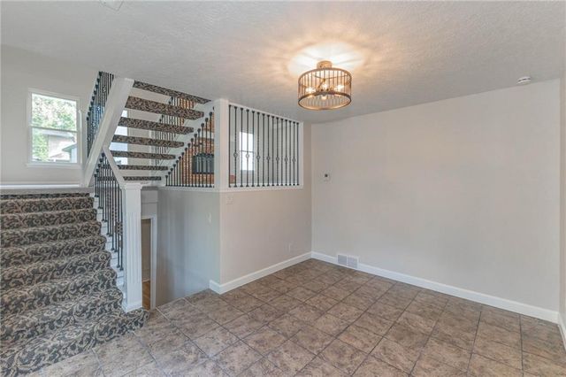 1920 E Mohawk Drive, Olathe, KS 66062