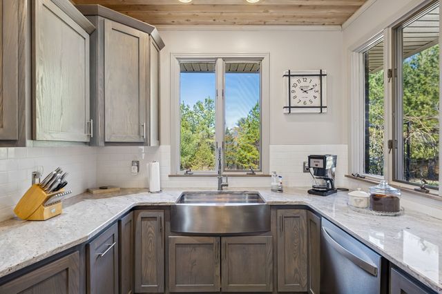 1372 Short Mountain Rd, Mcminnville, TN 37110