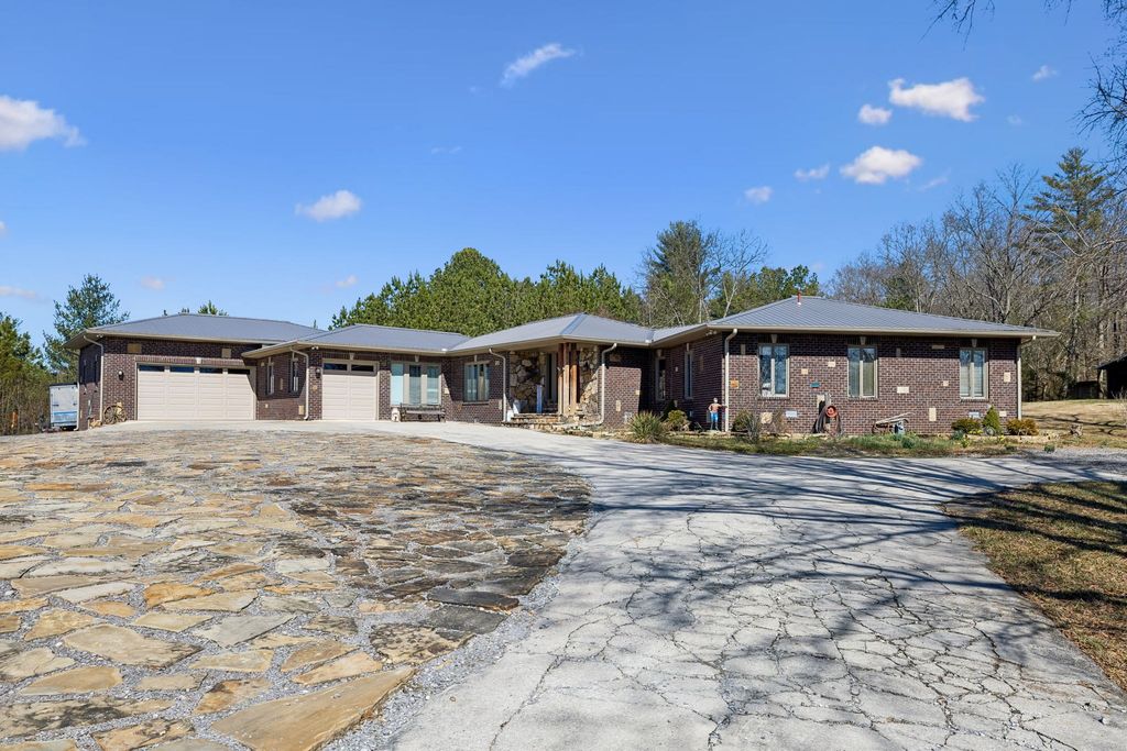 1372 Short Mountain Rd, Mcminnville, TN 37110